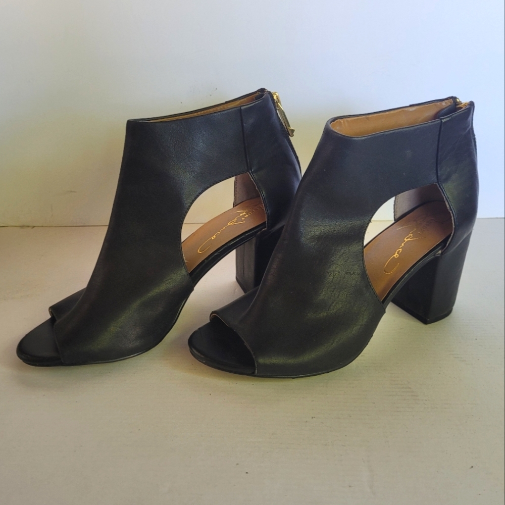 REPORT Signature collection Peep Toe Cut Out booties size 6